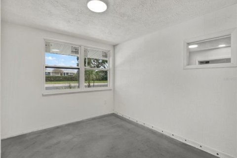 Commercial property in New Port Richey, Florida 166.48 sq.m. № 2308679 - photo 16