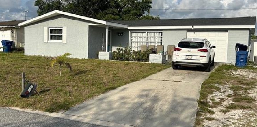 House in Holiday, Florida 2 bedrooms, 96.8 sq.m. № 1750293