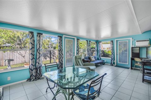 Villa ou maison à louer à Sarasota, Floride: 3 chambres, 153.38 m2 № 1853938 - photo 6