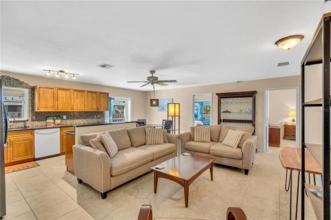 Villa ou maison à louer à Sarasota, Floride: 3 chambres, 153.38 m2 № 1853938 - photo 19