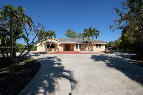 Villa ou maison à vendre à Homestead, Floride: 4 chambres, 305.74 m2 № 2152591 - photo 3