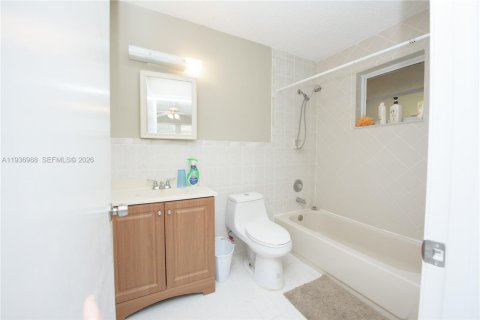Villa ou maison à vendre à Homestead, Floride: 4 chambres, 305.74 m2 № 2152591 - photo 21