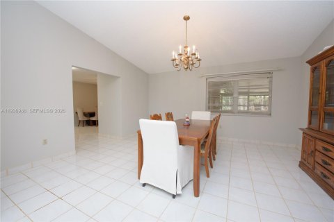 Villa ou maison à vendre à Homestead, Floride: 4 chambres, 305.74 m2 № 2152591 - photo 12