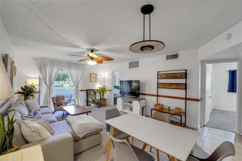 Condominio en venta en Pompano Beach, Florida, 2 dormitorios, 81.75 m2 № 2175438 - foto 11