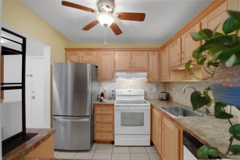 Condominio en Pompano Beach, Florida, 2 dormitorios  № 2175438