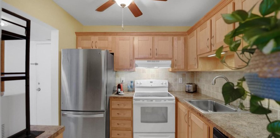 Condominio en Pompano Beach, Florida, 2 dormitorios № 2175438