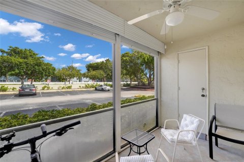 Condominio en venta en Pompano Beach, Florida, 2 dormitorios, 81.75 m2 № 2175438 - foto 17
