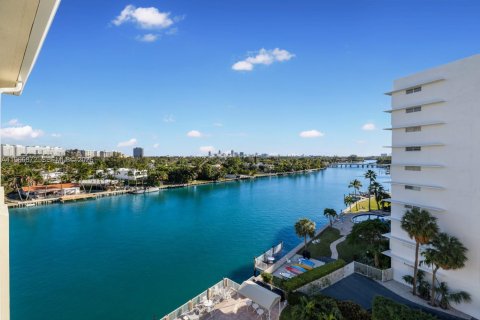 Condo in Bay Harbor Islands, Florida, 3 bedrooms  № 2029505 - photo 2