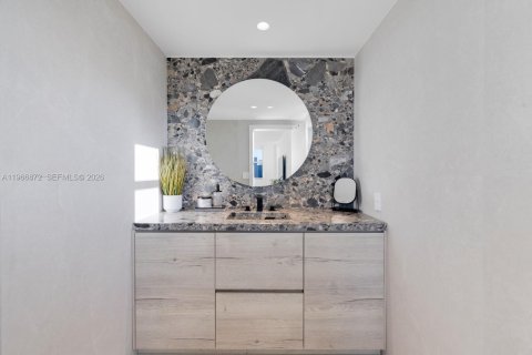 Condo in Bay Harbor Islands, Florida, 3 bedrooms  № 2029505 - photo 17