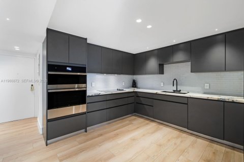 Condo in Bay Harbor Islands, Florida, 3 bedrooms  № 2029505 - photo 30