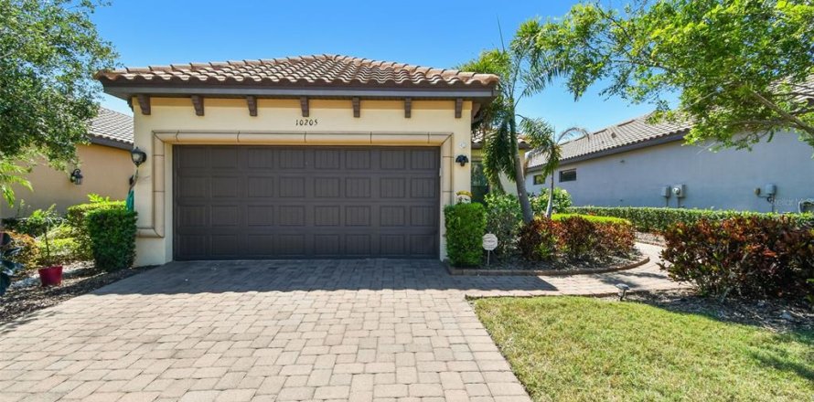 House in Palmetto, Florida 2 bedrooms, 157.75 sq.m. № 1648118