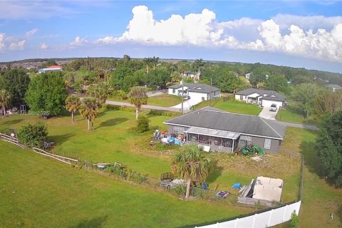 House in Lehigh Acres, Florida 3 bedrooms, 132.11 sq.m. № 1850874 - photo 4