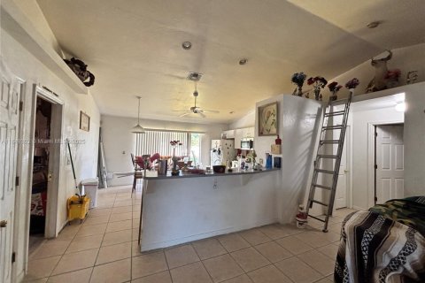 House in Lehigh Acres, Florida 3 bedrooms, 132.11 sq.m. № 1850874 - photo 9