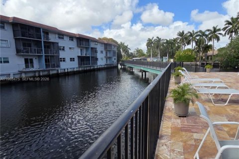 Condo in Fort Lauderdale, Florida, 2 bedrooms  № 2025323 - photo 22
