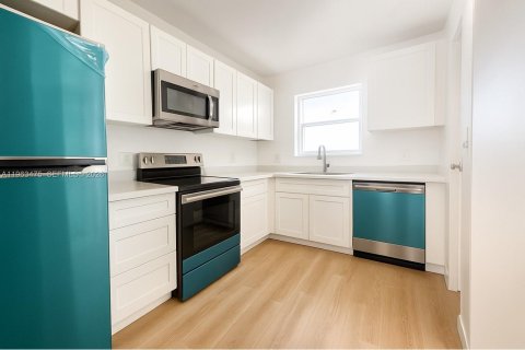 Condominio en Fort Lauderdale, Florida, 2 dormitorios  № 2025323