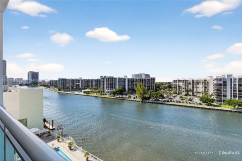 Condominio en venta en Hollywood, Florida, 1 dormitorio, 84.17 m2 № 1969218 - foto 3