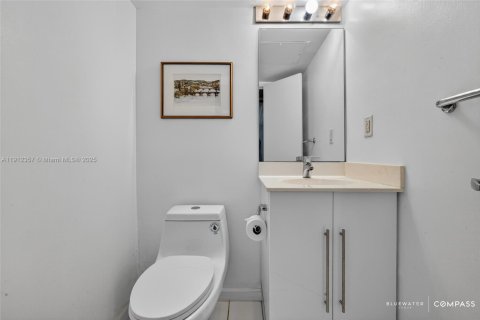 Condominio en venta en Hollywood, Florida, 1 dormitorio, 84.17 m2 № 1969218 - foto 14