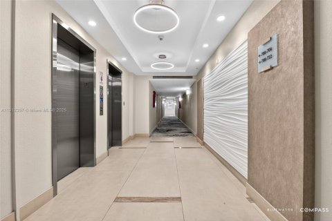 Condominio en venta en Hollywood, Florida, 1 dormitorio, 84.17 m2 № 1969218 - foto 26