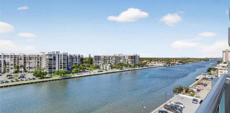 Condominio en Hollywood, Florida, 1 dormitorio  № 1969218