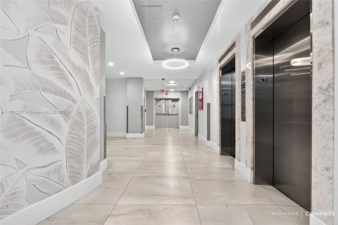 Condominio en venta en Hollywood, Florida, 1 dormitorio, 84.17 m2 № 1969218 - foto 22