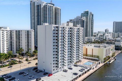 Condominio en venta en Hollywood, Florida, 1 dormitorio, 84.17 m2 № 1969218 - foto 29