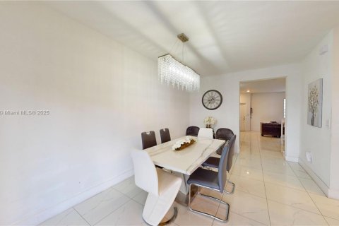 Townhouse in Homestead, Florida 3 bedrooms, 149.76 sq.m. № 1498377 - photo 20