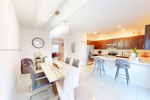Townhouse in Homestead, Florida 3 bedrooms, 149.76 sq.m. № 1498377 - photo 17