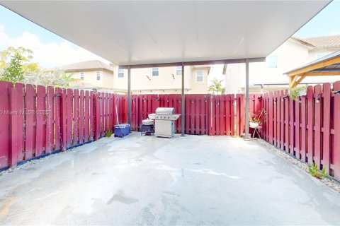 Townhouse in Homestead, Florida 3 bedrooms, 149.76 sq.m. № 1498377 - photo 24