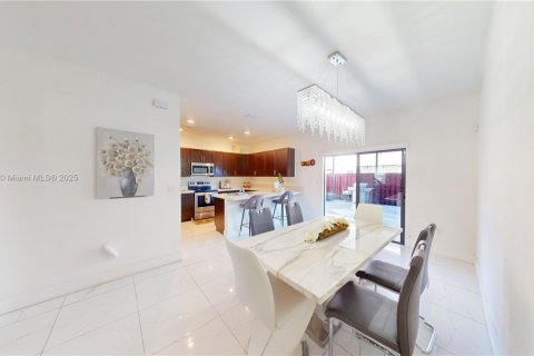 Townhouse in Homestead, Florida 3 bedrooms, 149.76 sq.m. № 1498377 - photo 19