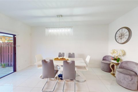 Townhouse in Homestead, Florida 3 bedrooms, 149.76 sq.m. № 1498377 - photo 23
