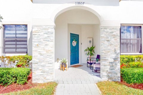 Townhouse in Homestead, Florida 3 bedrooms, 149.76 sq.m. № 1498377 - photo 10