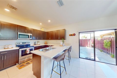 Townhouse in Homestead, Florida 3 bedrooms, 149.76 sq.m. № 1498377 - photo 25
