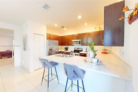 Townhouse in Homestead, Florida 3 bedrooms, 149.76 sq.m. № 1498377 - photo 29