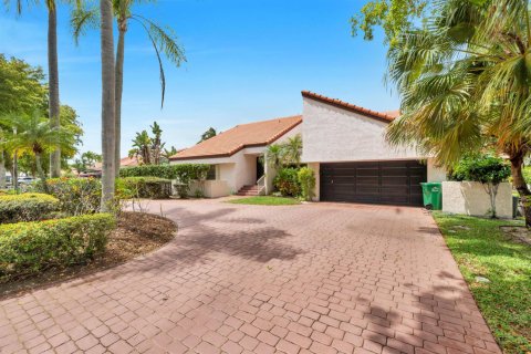 Villa ou maison à vendre à Coral Springs, Floride: 4 chambres, 303.88 m2 № 2146681 - photo 4