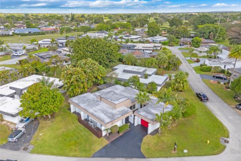 Villa ou maison à vendre à Tamarac, Floride: 3 chambres, 194.44 m2 № 1935935 - photo 26