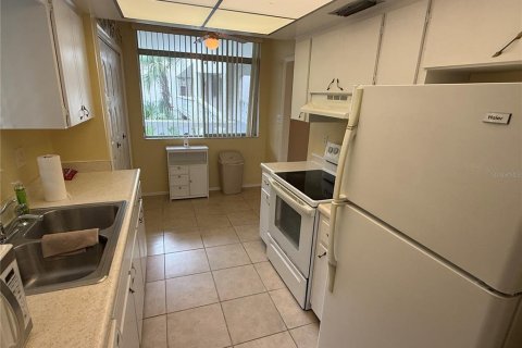 Condo in Clearwater, Florida, 2 bedrooms  № 2393482 - photo 4