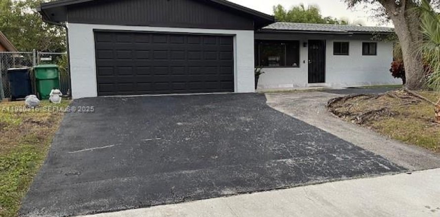 Дом в Майами, Флорида 3 спальни, 123.19м2 № 1989062