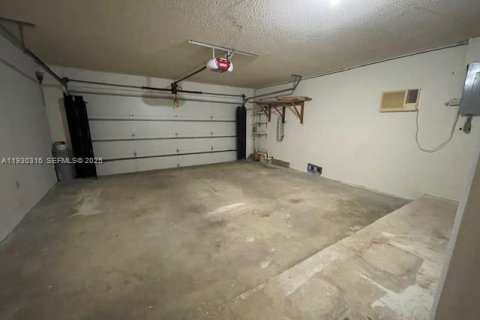 Снять в аренду виллу или дом в Майами, Флорида 3 спальни, 123.19м2, № 1989062 - фото 11