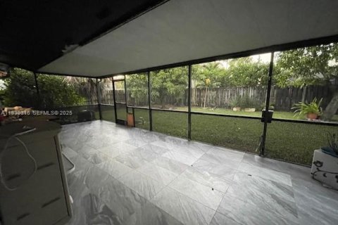 Снять в аренду виллу или дом в Майами, Флорида 3 спальни, 123.19м2, № 1989062 - фото 14