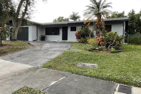 Снять в аренду виллу или дом в Майами, Флорида 3 спальни, 123.19м2, № 1989062 - фото 2