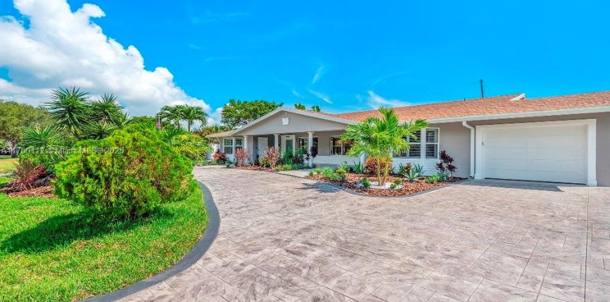 Commercial property in Fort Lauderdale, Florida 284 sq.m. № 1712443