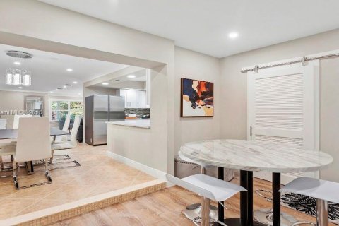 Commercial property in Fort Lauderdale, Florida 284 sq.m. № 1712443 - photo 27