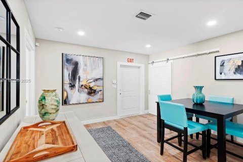 Commercial property in Fort Lauderdale, Florida 284 sq.m. № 1712443 - photo 10