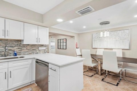 Commercial property in Fort Lauderdale, Florida 284 sq.m. № 1712443 - photo 26