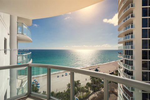 Condominio en Sunny Isles Beach, Florida, 1 dormitorio  № 2153163