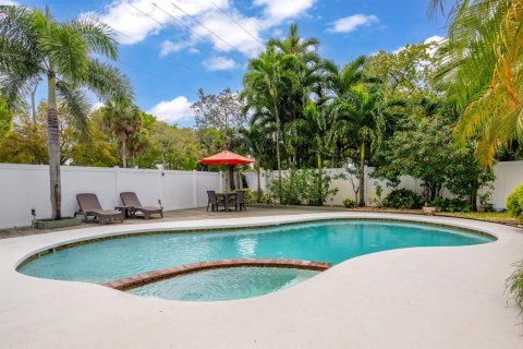 House in Fort Lauderdale, Florida 5 bedrooms, 278.71 sq.m. № 2083753