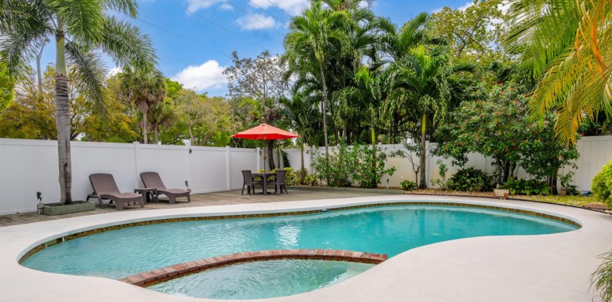 House in Fort Lauderdale, Florida 5 bedrooms, 278.71 sq.m. № 2083753