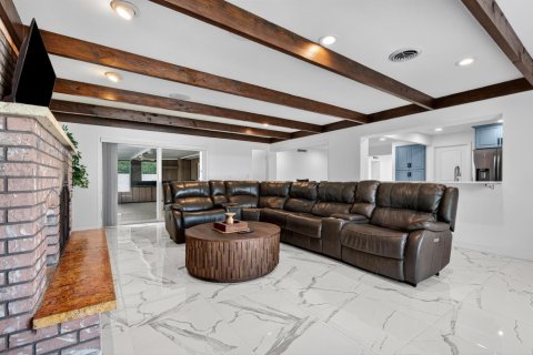 House in Fort Lauderdale, Florida 5 bedrooms, 278.71 sq.m. № 2083753 - photo 15