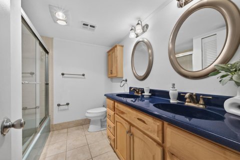 House in Fort Lauderdale, Florida 5 bedrooms, 278.71 sq.m. № 2083753 - photo 21