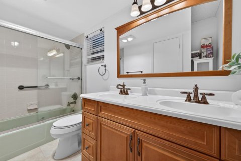 House in Fort Lauderdale, Florida 5 bedrooms, 278.71 sq.m. № 2083753 - photo 25